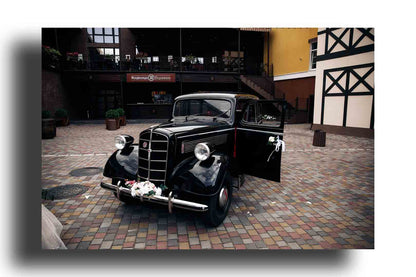 Elegante Coche Negro para Bodas