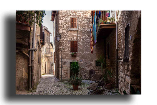 Callejón Antiguo en un Pueblo de Piedra